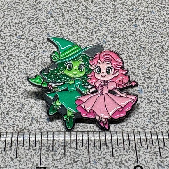 WICKED/oz-Green and Pink Witch and Princess Enamel Pin - Picture 3 of 4